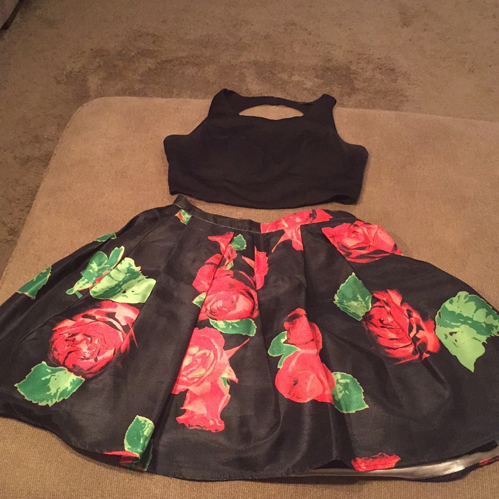 Comfy pretty 2 piece dress.